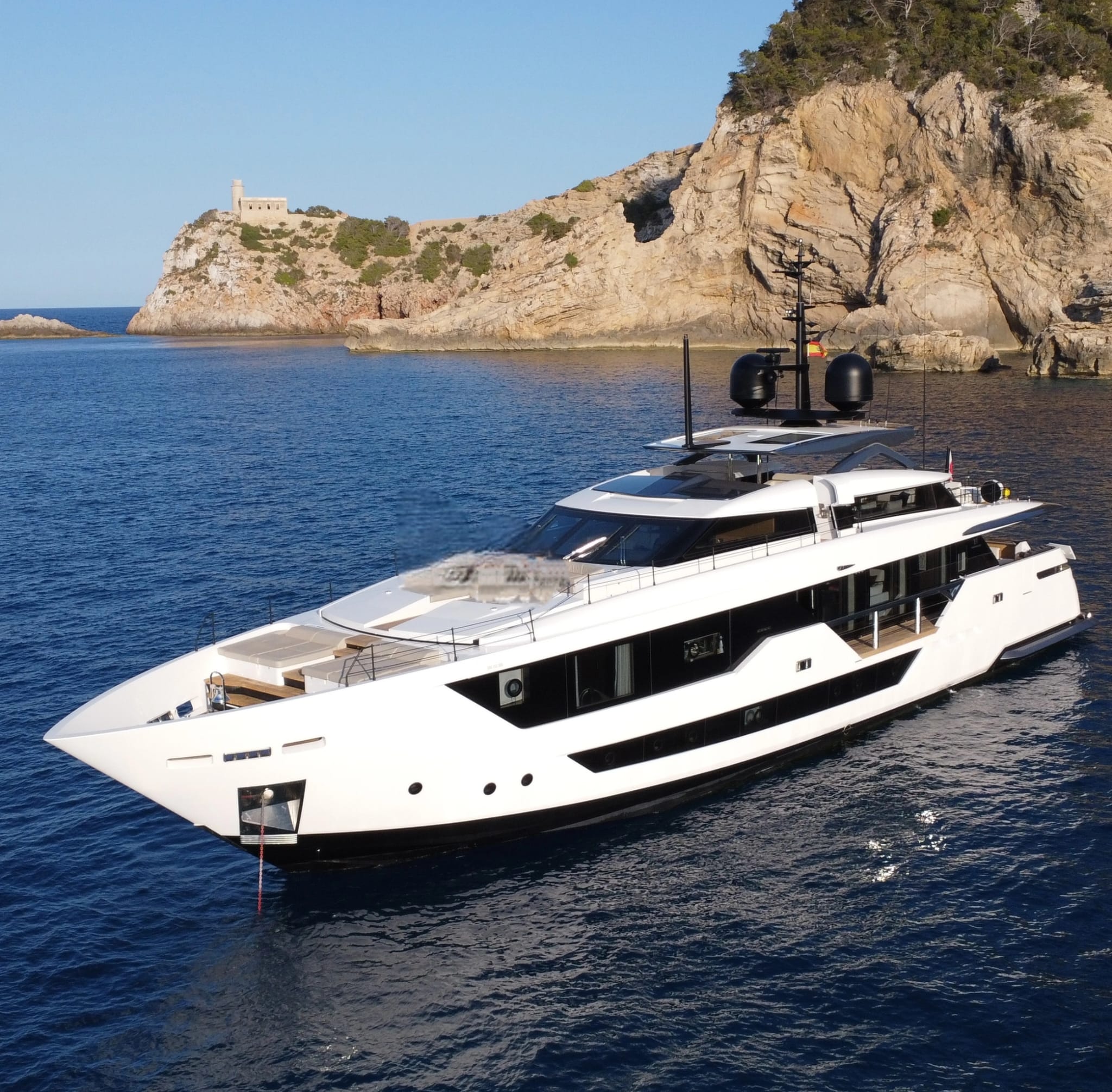 FERRETTI 106